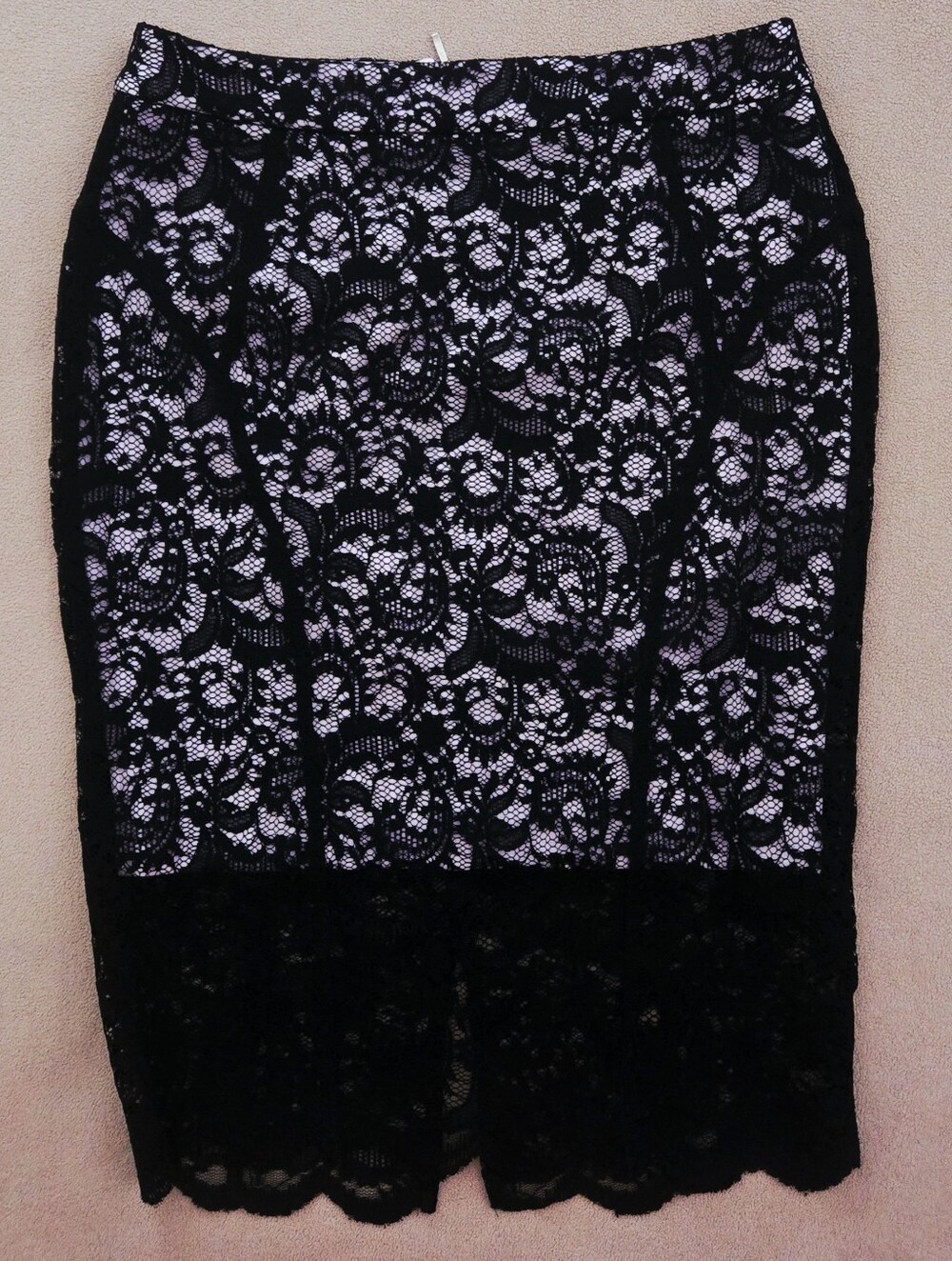 Robert Rodriguez Black Lace Pencil Skirt with Pastel Lilac Lining Size 4